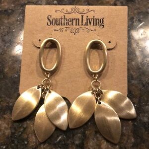 New Southern Living Dangle Earrings pierced